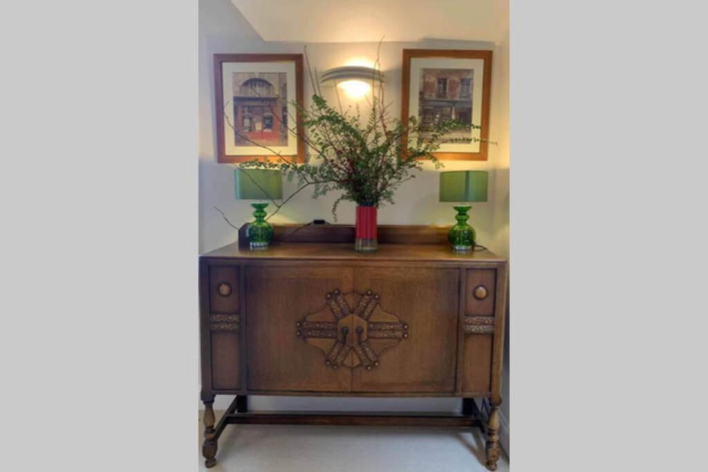 Spacious Town-Centre Apartment With Stunning Views Great Malvern Ngoại thất bức ảnh