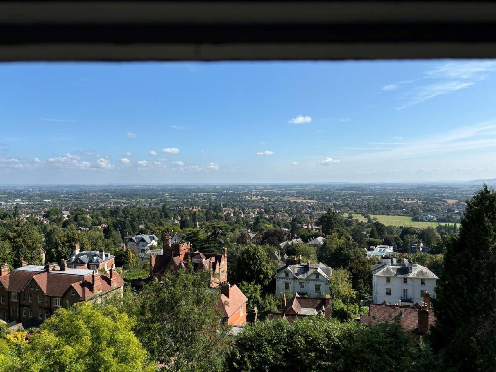 Spacious Town-Centre Apartment With Stunning Views Great Malvern Ngoại thất bức ảnh